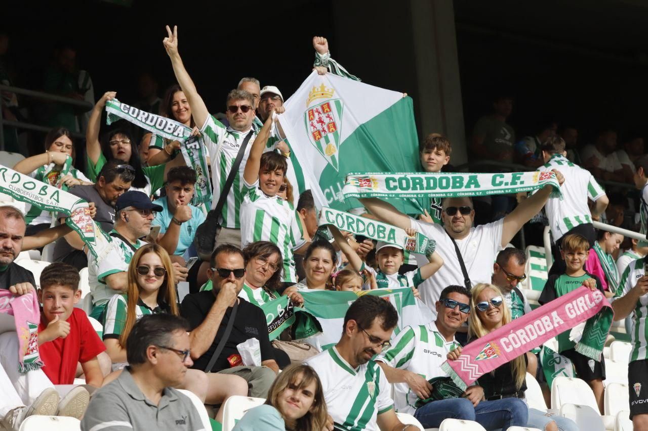 Córdoba CF-Ponferradina | Las imágenes de la afición blanquiverde en el play off de ascenso