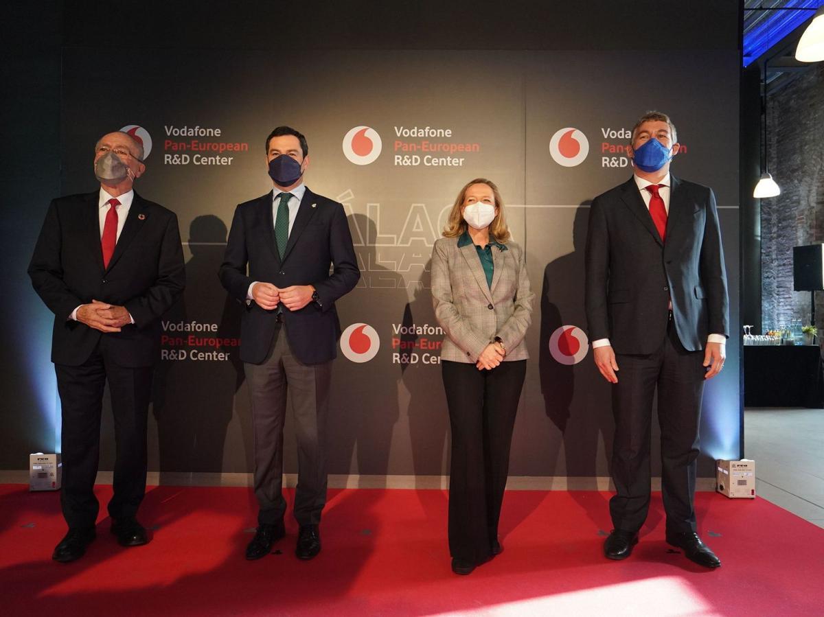 La inauguración del centro europeo de I+D de Vodafone contó con la presencia de la vicepresidenta primera, Nadia Calviño. | L. O.