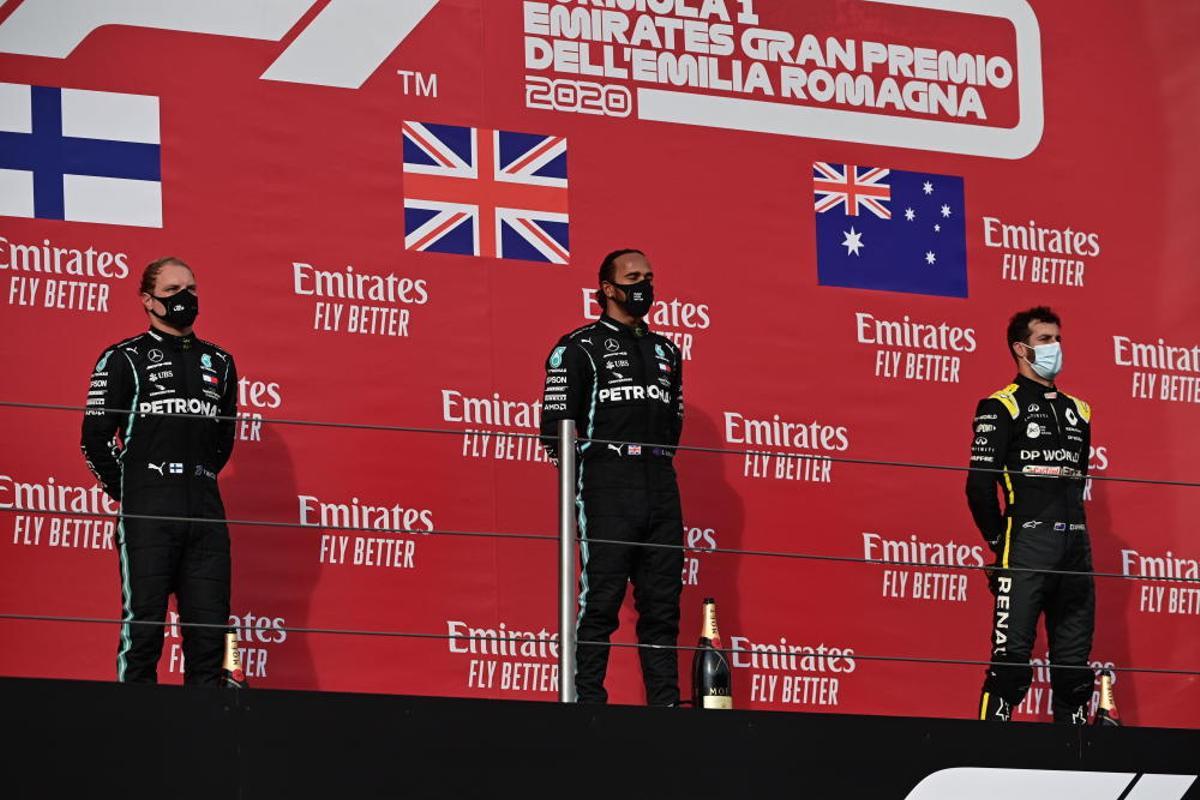 Hamilton se impone en Imola.
