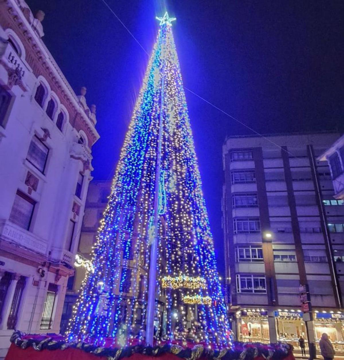 La Navidad se vive en el Salón en Llangréu