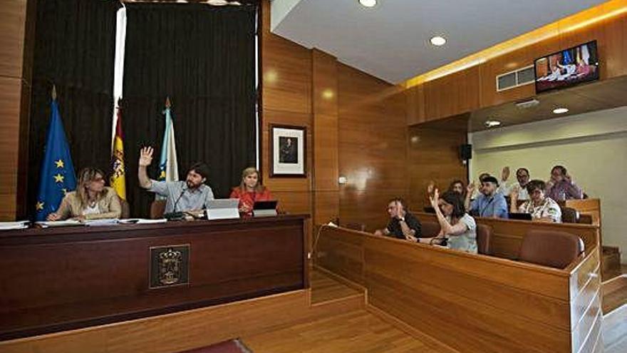 Pleno municipal celebrado en Arteixo.