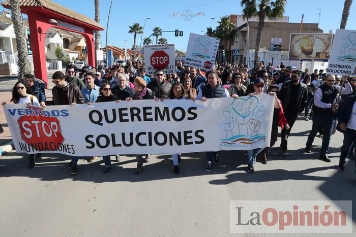 Los Alcázares se echa a la calle para exigir soluciones a las inundaciones