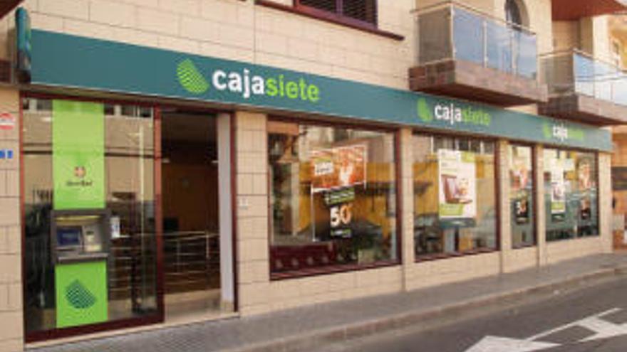 Cajasiete planea abrir nuevas oficinas en Canarias