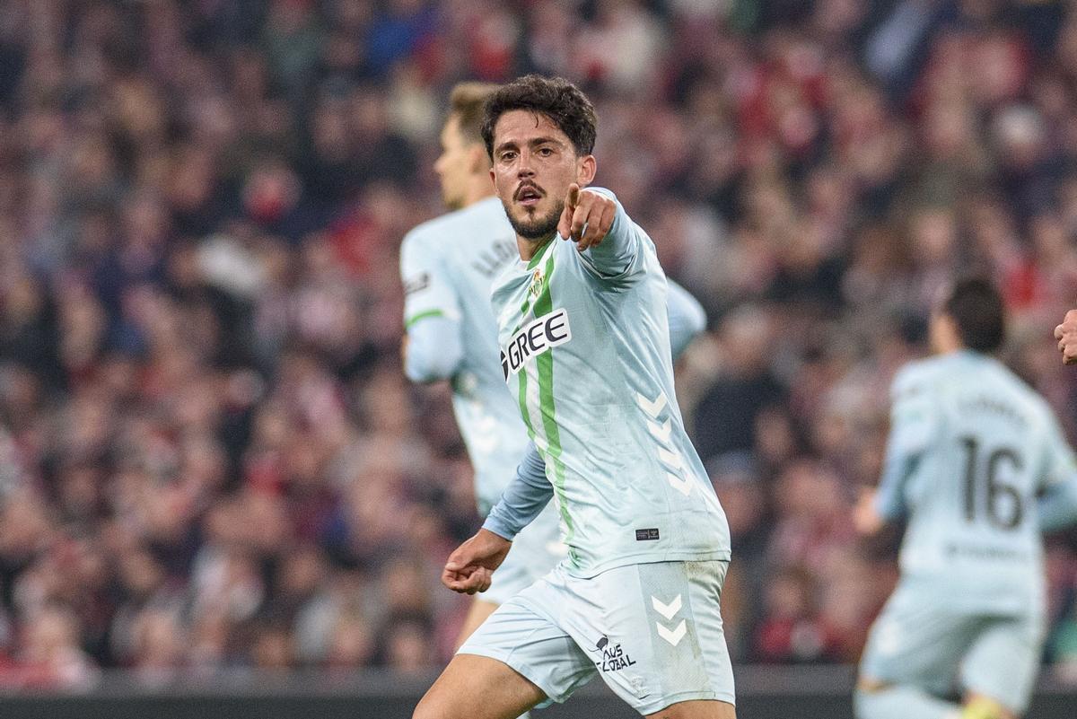 El castellonense Pablo Fornals celebra su gol de este domingo en San Mamés con el Betis ante el Athletic Club.
