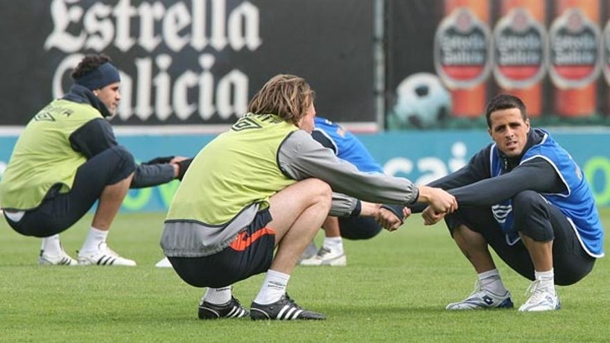 Un momento del entrenamiento del equipo en A Madroa