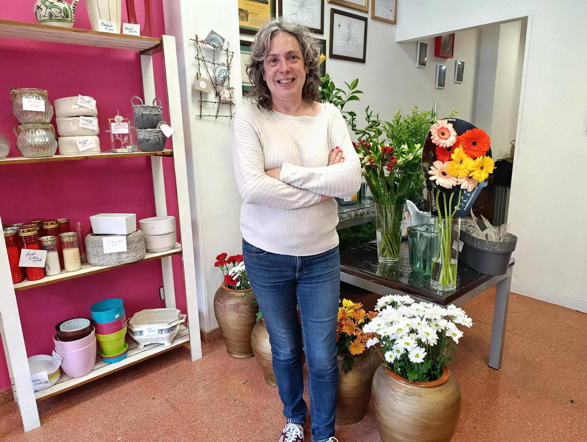 Laura Martín, en el interior de su local en Noreña.