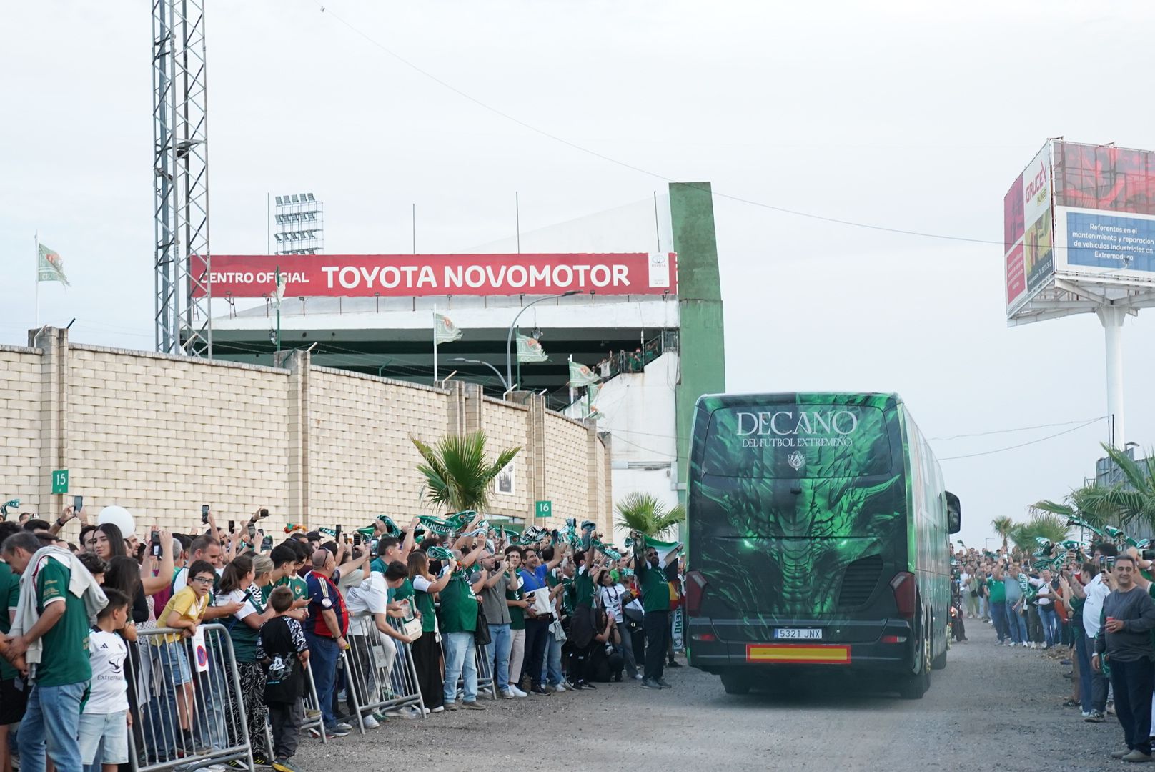 Ambiente en la previa del Cacereño-Tenerife