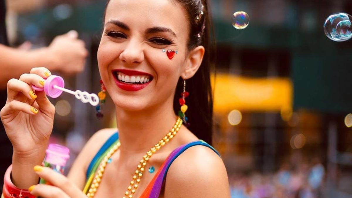 Victoria Justice durante la celebración World Pride en Nueva York