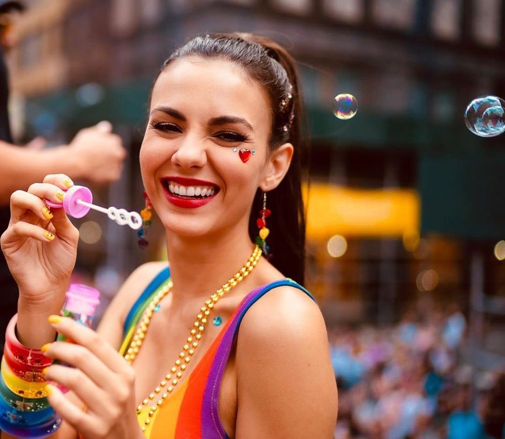 Victoria Justice durante la celebración World Pride en Nueva York