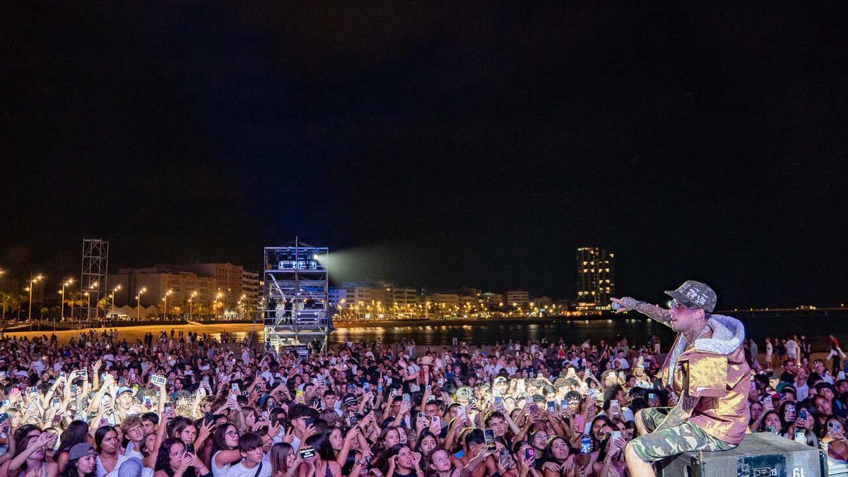 Concierto de Maikel Delacalle y otros artistas en el San Ginés Joven, en Arrecife