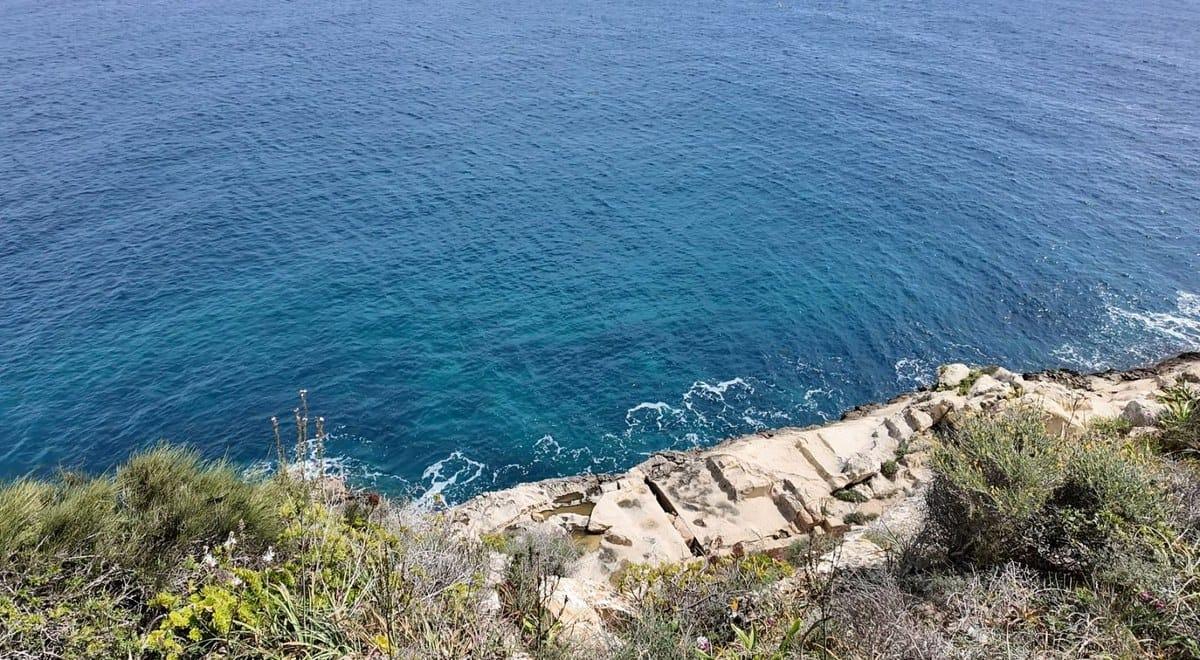 Acceso a la costa desde la finca municipal de Torrenova