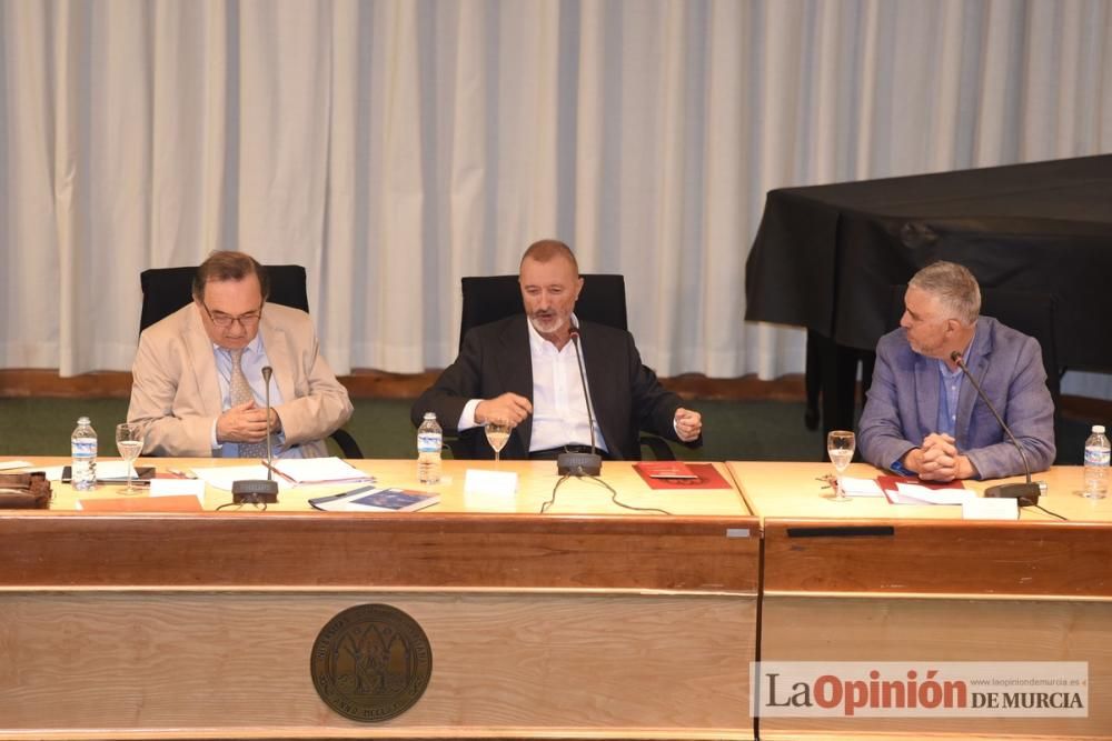 Conferencia de Arturo Pérez Reverte en la UMU