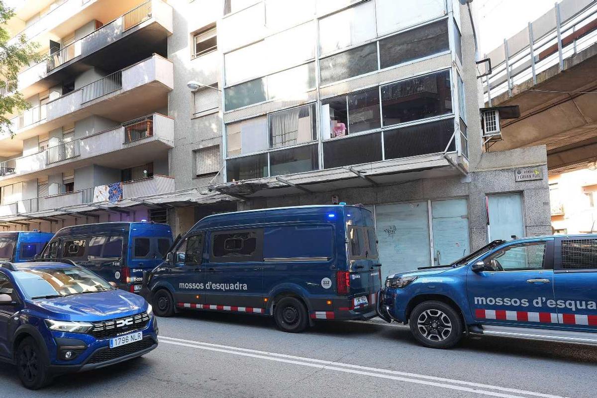 Les imatges del desallotjament per emergència el bloc ocupat de la ronda Ferran Puig de Girona Les imatges del desallotjament per emergència el bloc ocupat de la ronda Ferran Puig de Girona