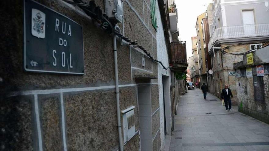 Calle Sol, en el Casco Vello de Cangas. // Gonzalo Núñez