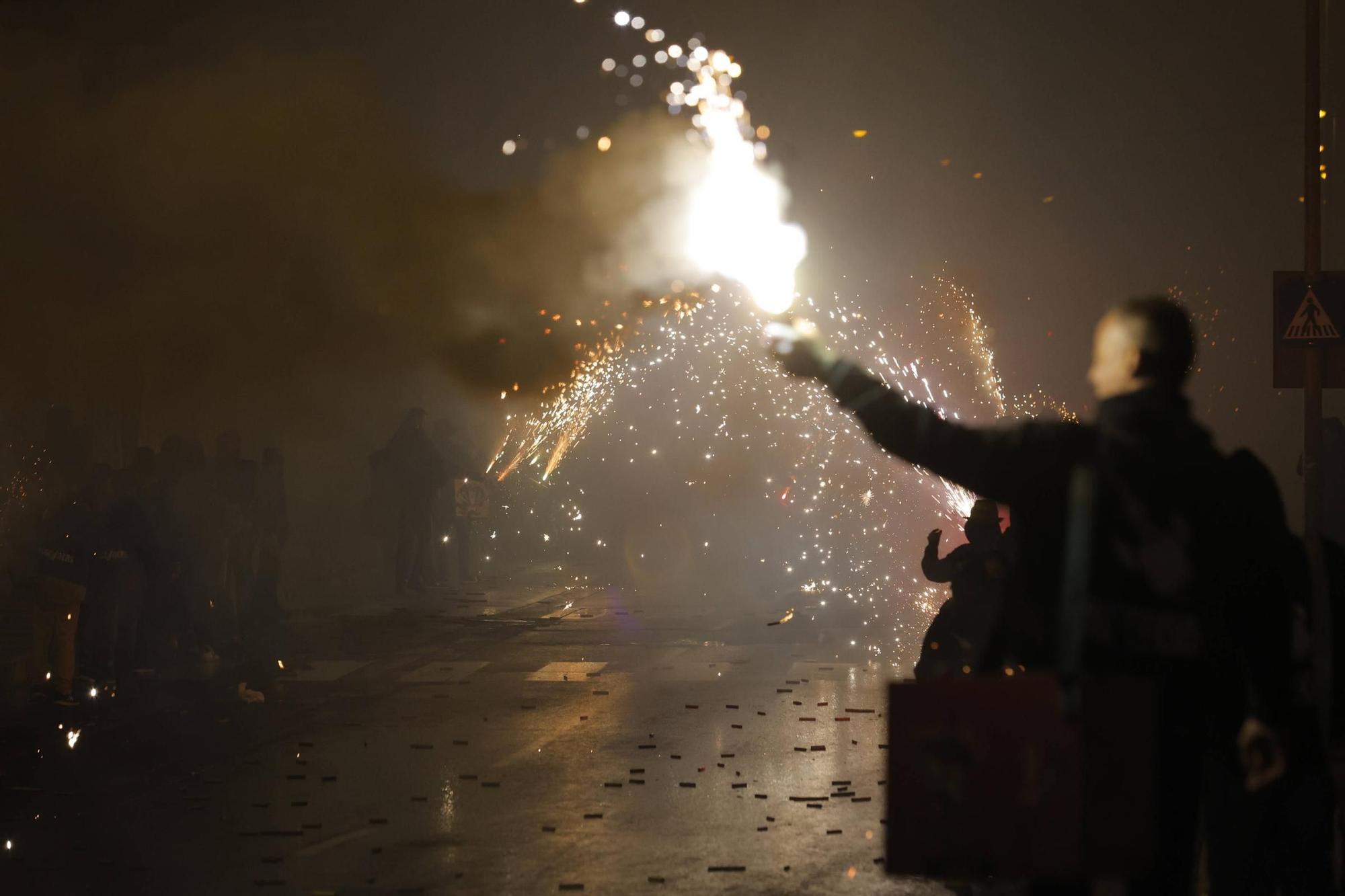 La 'passejà' de Bétera llena las calles de música y fuego por Sant Antoni