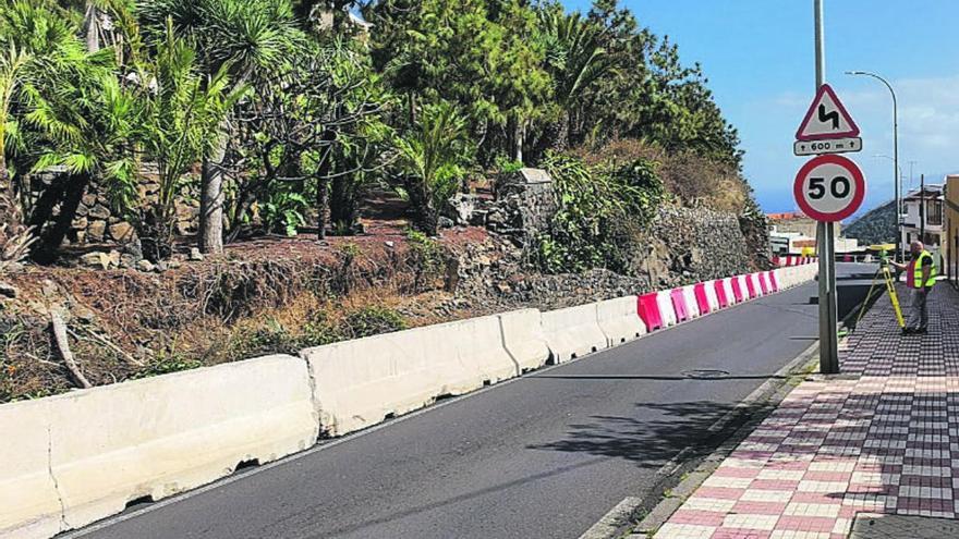 El Cabildo paraliza la reposición del muro de la carretera de La Montaña.