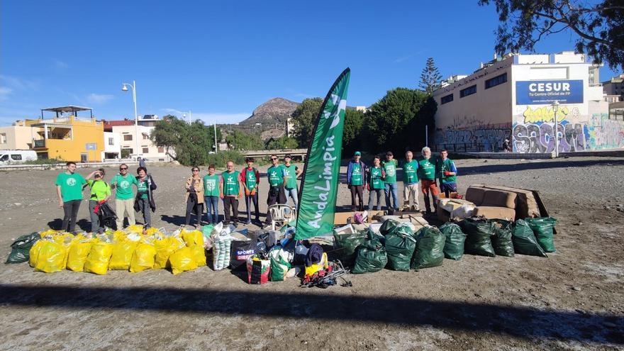 Quitar la ‘basuraleza’ del Jaboneros con la ONG Andalimpia