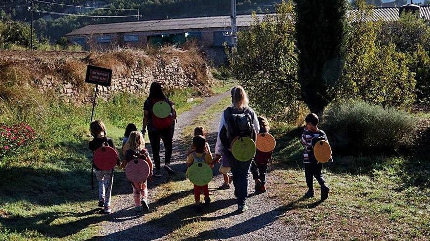 Un grup d&#039;alumnes de l&#039;Escola del Bosc de Rubió, en una activitat