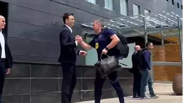 Así llegó Hansi al hotel de concentración para el Clásico