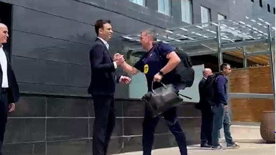 Así llegó Hansi al hotel de concentración para el Clásico