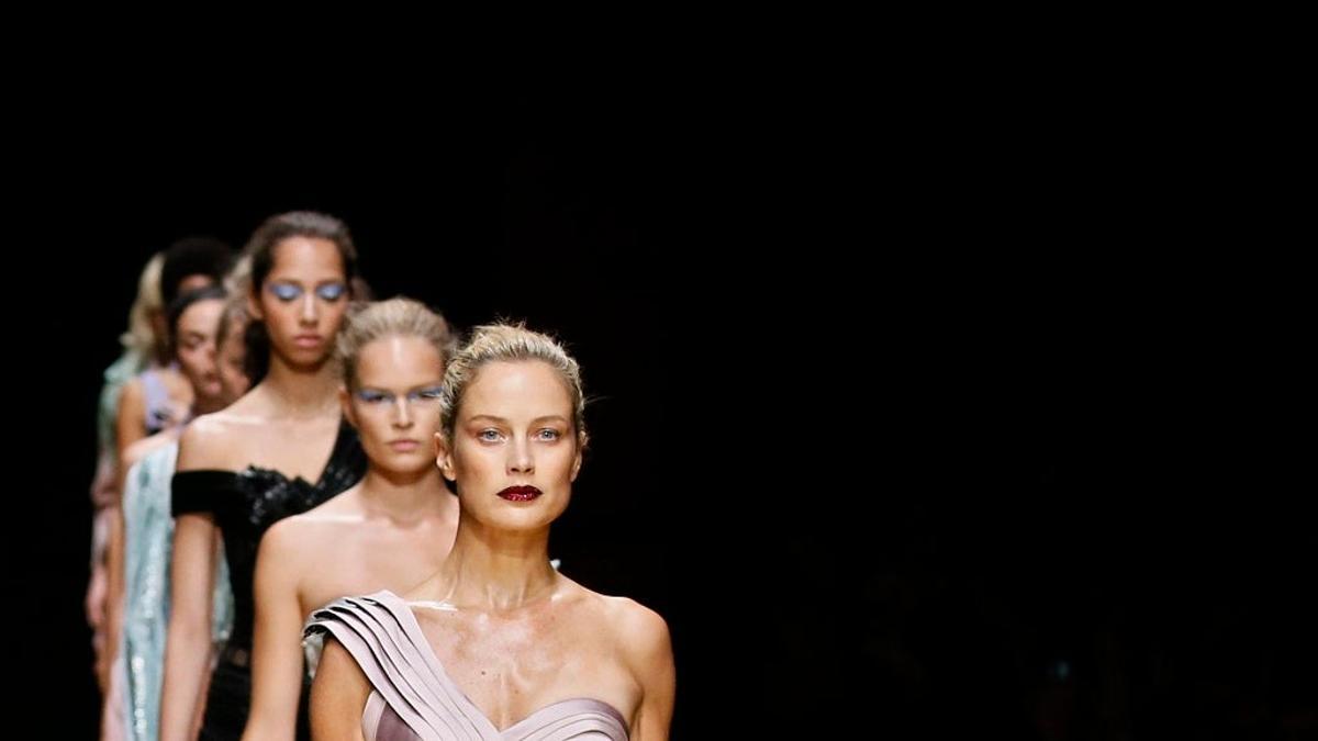 Haute Couture FW16: Atelier Versace