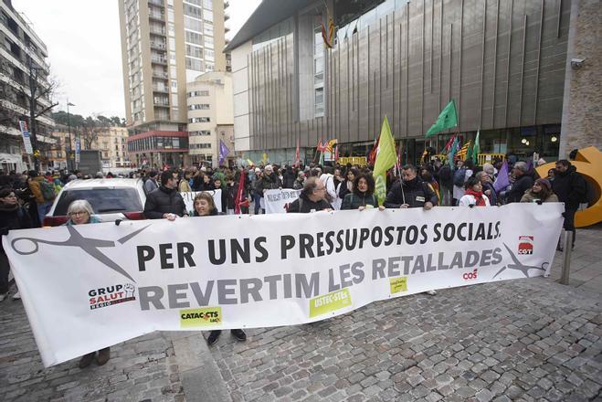 Manifestació a Girona per defensar un sistema educatiu i sanitari "públic i de qualitat"