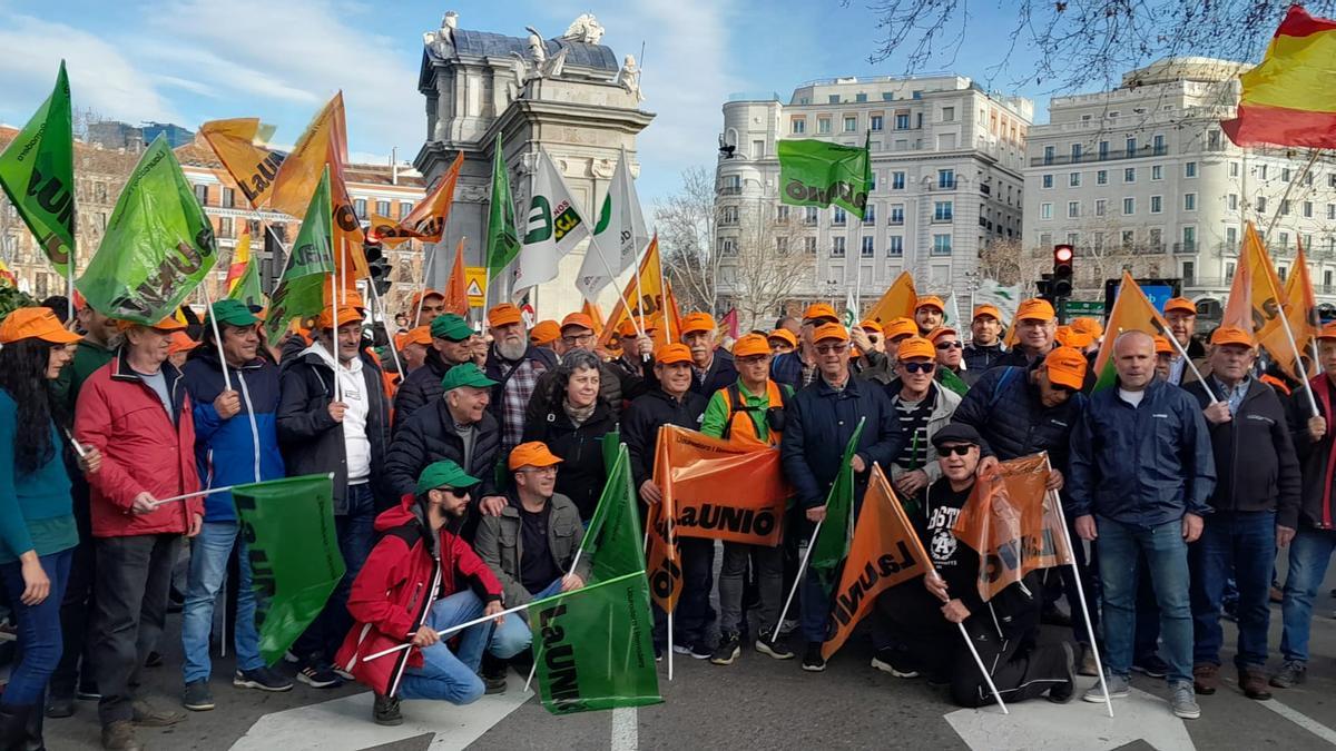 Agricultores de la Comunitat durante la protesta de este miércols en Madrid.