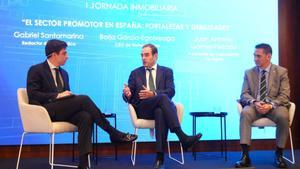 Borja Garcíaa-Egotxeaga (Neinor Homes), junto a Juan Antonio Gómez-Pintado (Corporación Vía Ágora)