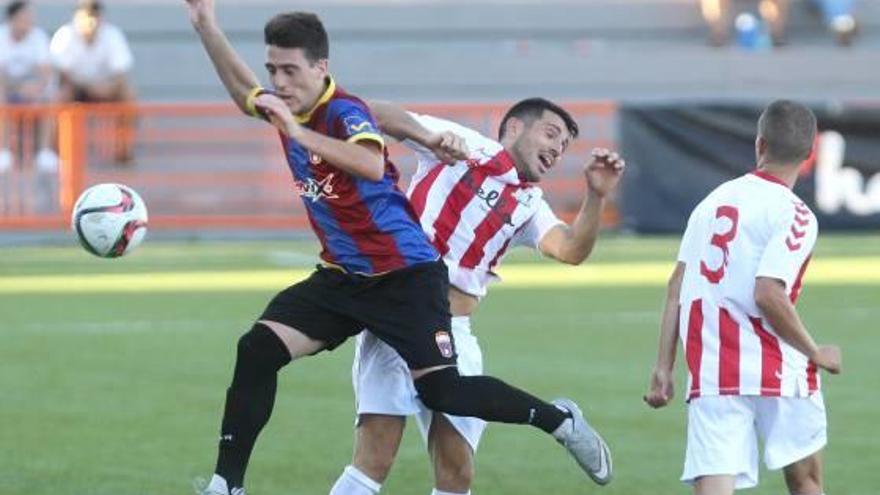 El Eldense da la sorpresa ante el «gallito» Huracán