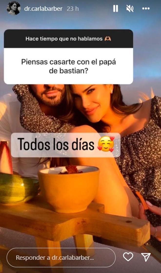 Un Instagram Story de Carla Barber contando que tiene planes de boda