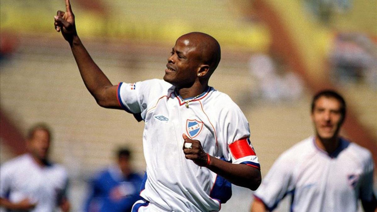 Dely Valdés fue capitán de la selección de Panamá por varios años