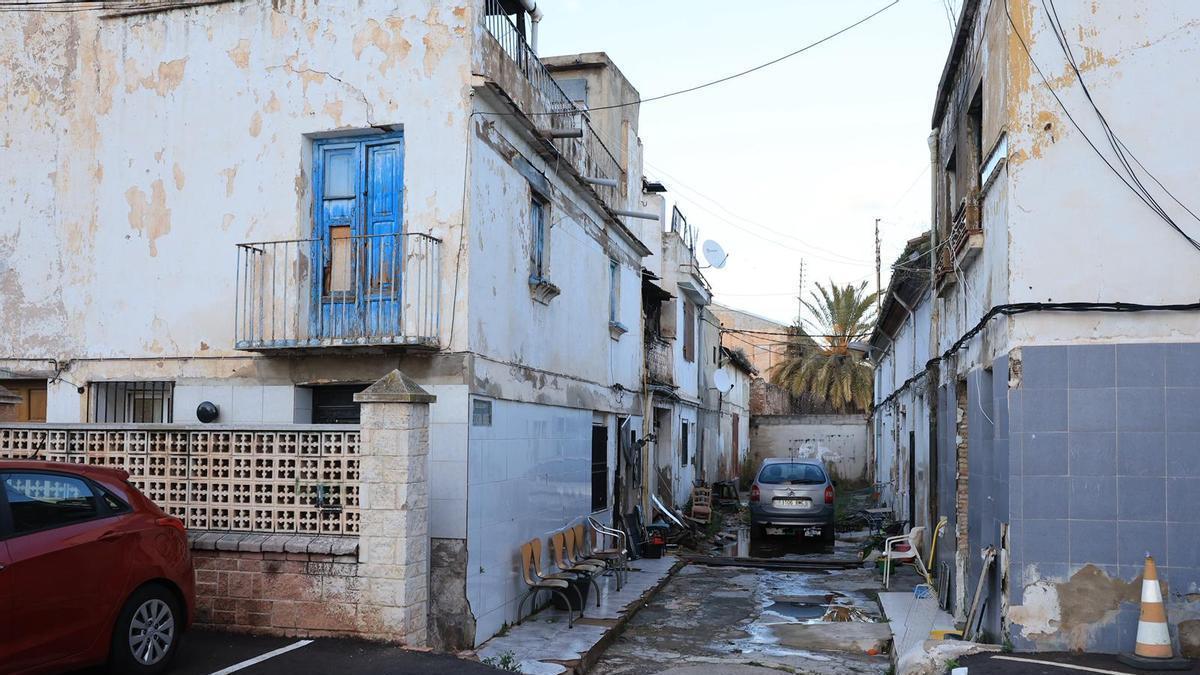 Vila-real expropiará casas casi en ruinas junto a la estación