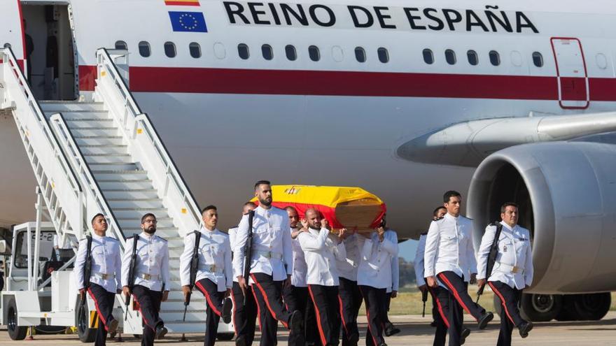 Llegada a la base de Rota de los restos mortales del militar español fallecido en Mali, el pasado mes de mayo.