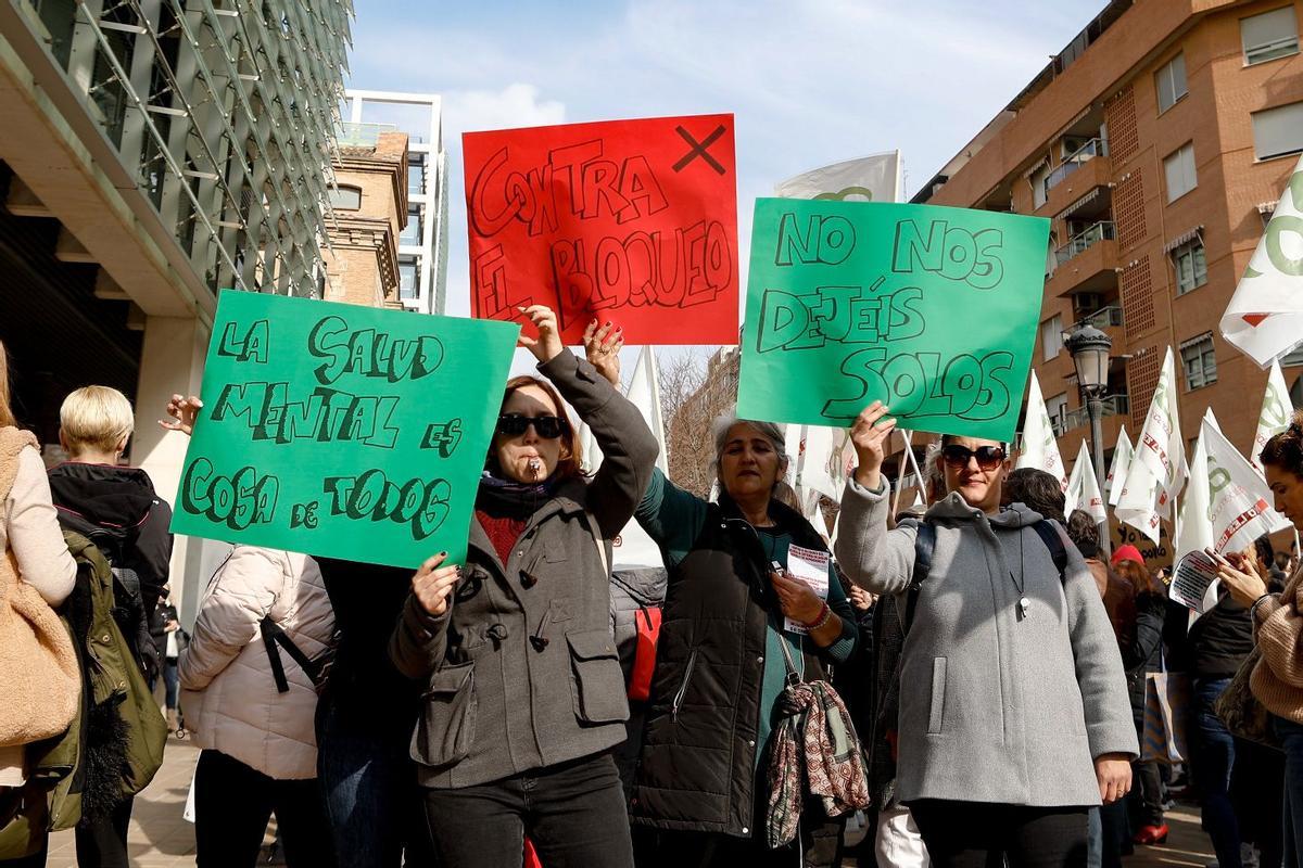 Valencia. Protesta de la patronal contra los recortes en salud mental.