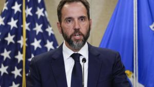 El fiscal que investiga a Trump anuncia su retirada antes de que el republicano vuelva a la Casa Blanca