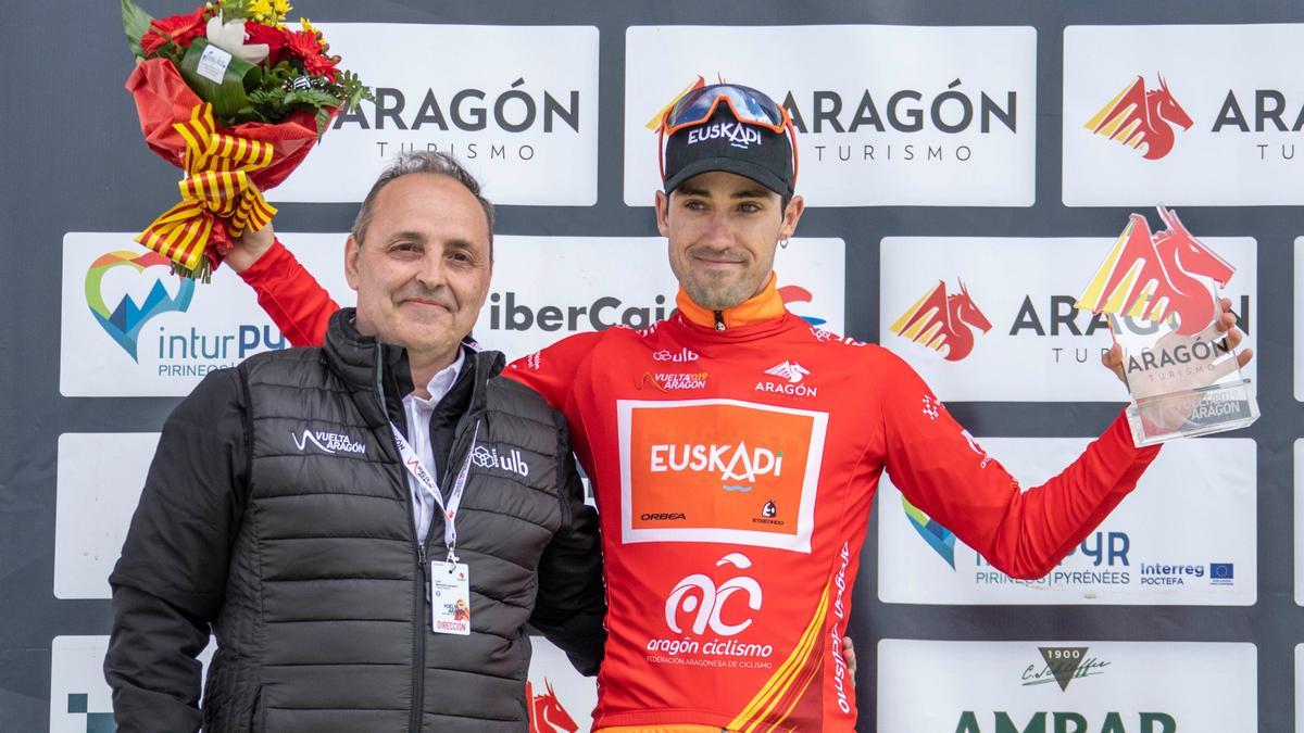Luis Marquina, junto a Txomin Juaristi en la Vuelta a Aragón 2019.
