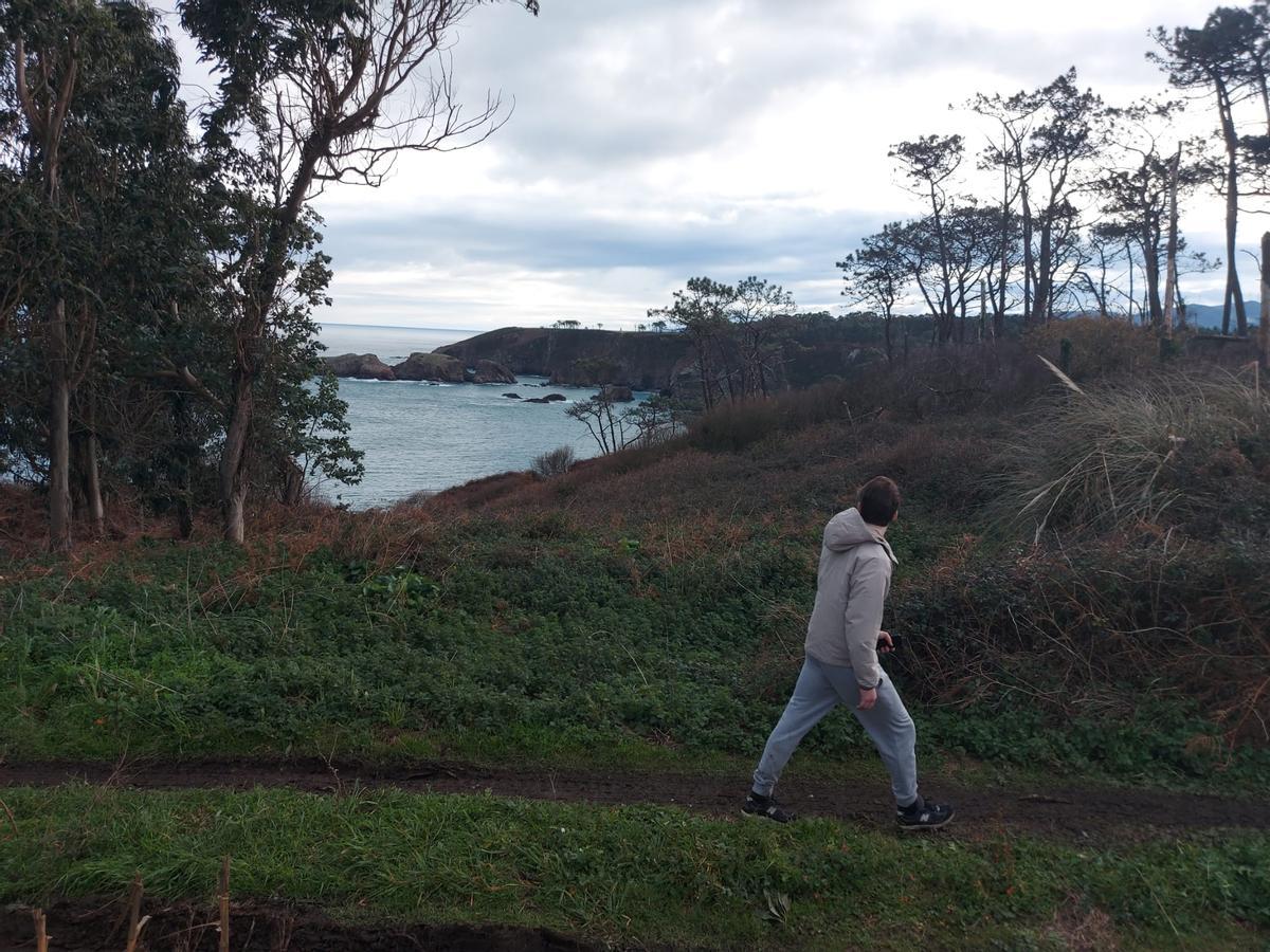 FOTOS: Búsqueda de un pescador desaparecido en la costa de Coaña FOTOS: Búsqueda de un pescador desaparecido en la costa de Coaña