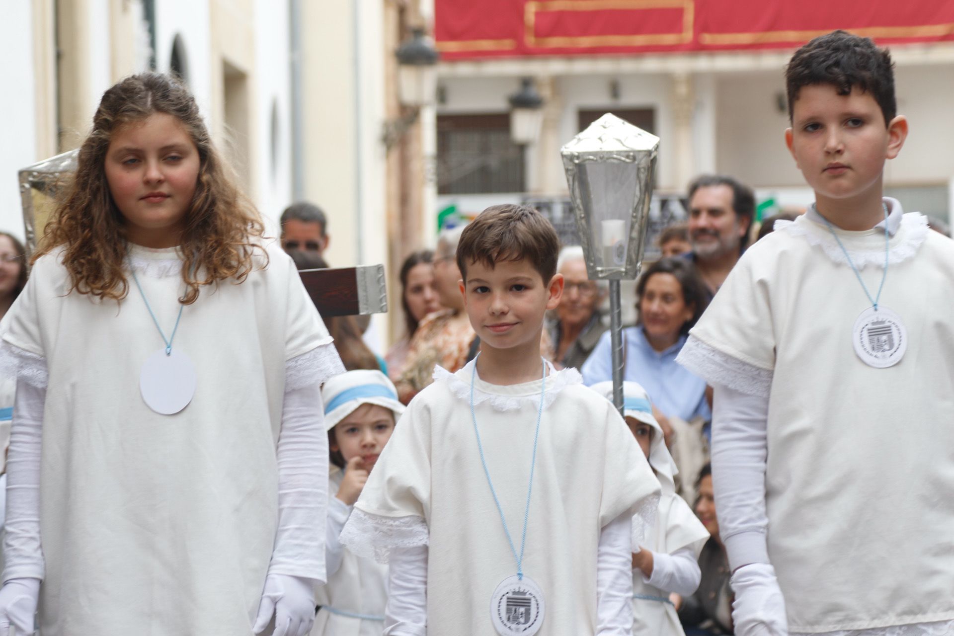 Pequeños del colegio de la Inmaculada durante su procesión