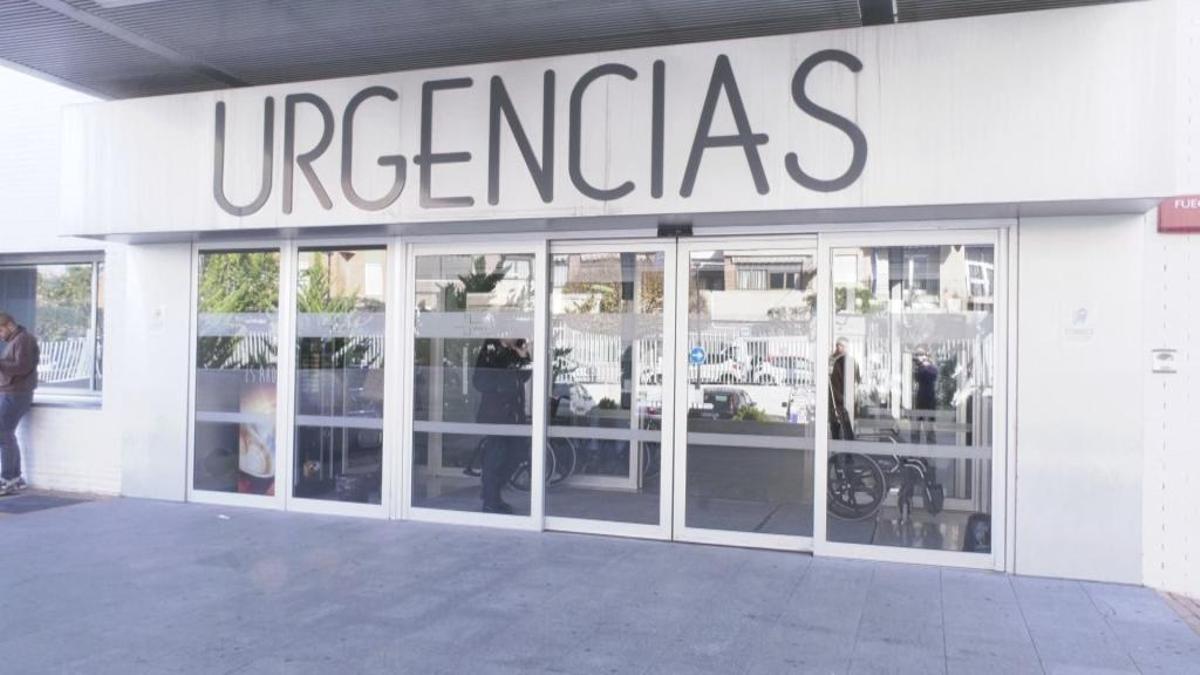 Puerta de urgencias del hospital de Yecla.