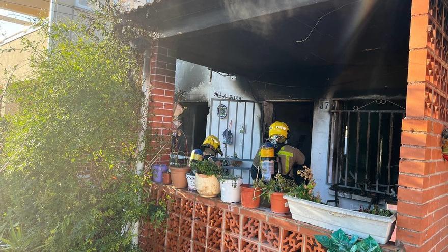 Muere una mujer en un incendio en una casa de Albinyana.