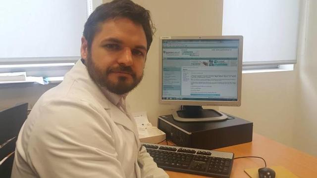García Caldentey, neurólogo especializado en enfermedades neurodegenerativas y trastornos del movimiento.