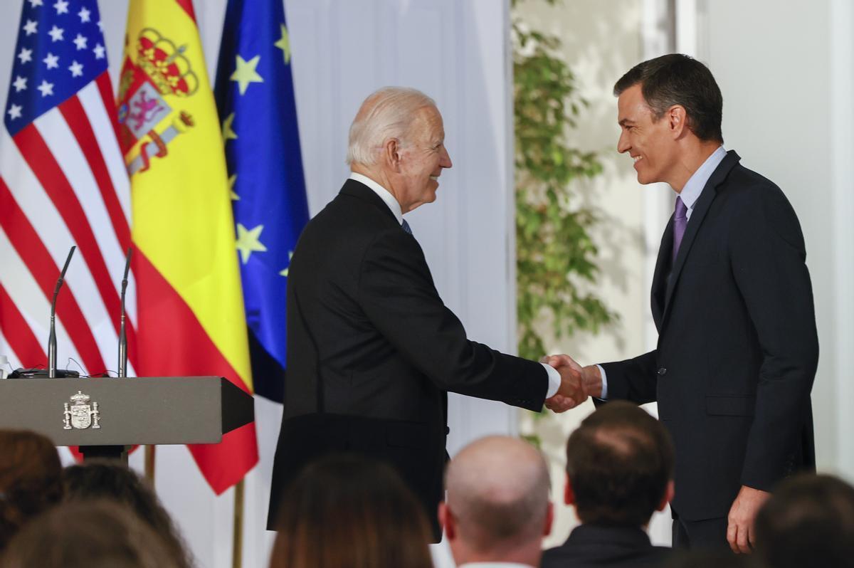 El presidente del Gobierno, Pedro Sánchez, con su homólogo estadounidense, Joe Biden.