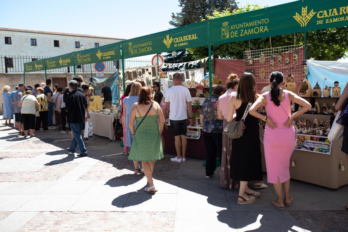 Aspecto de la feria el día de San Pedro por la mañana
