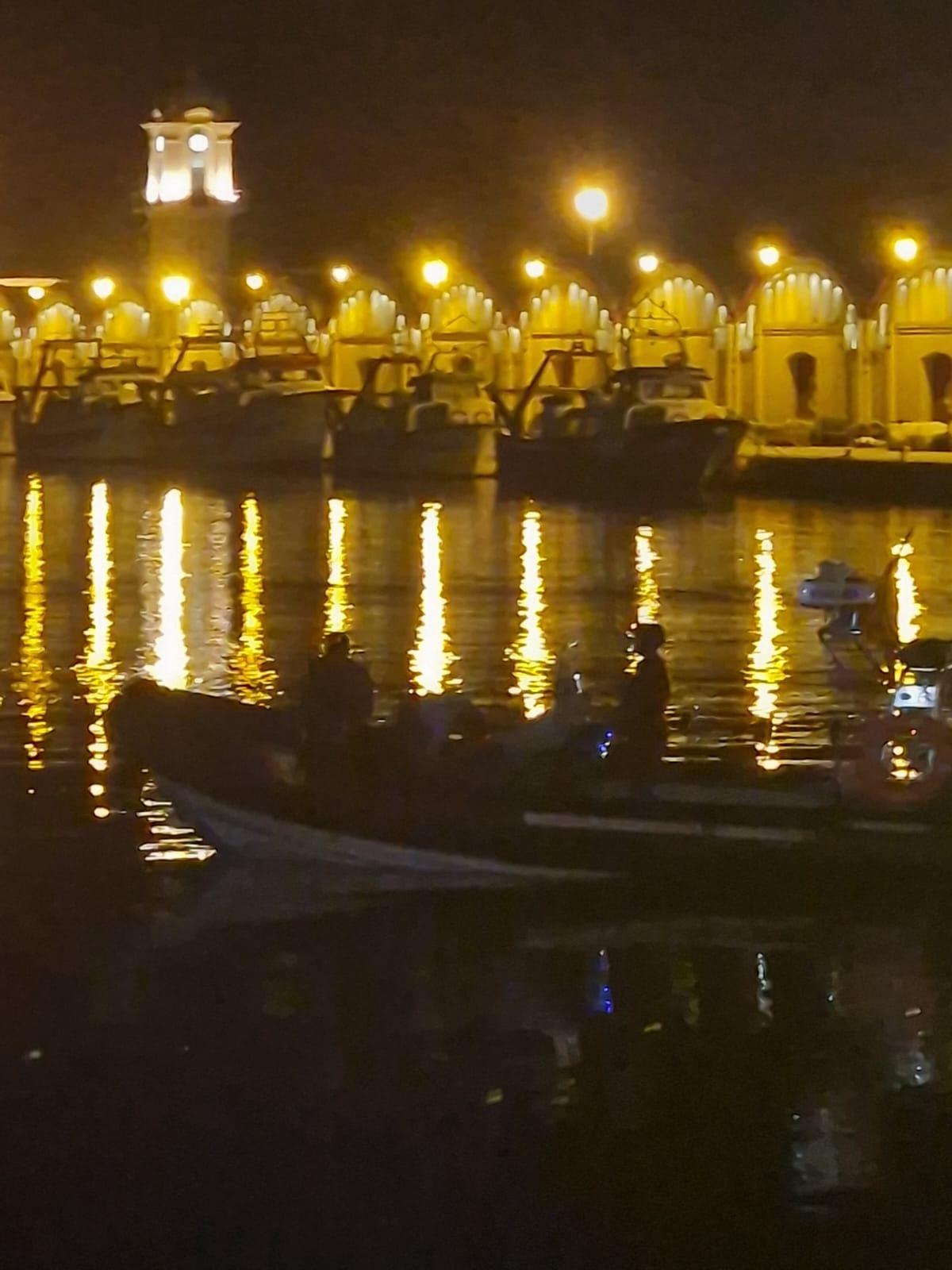 Momentos del rescate en el puerto de Gandia