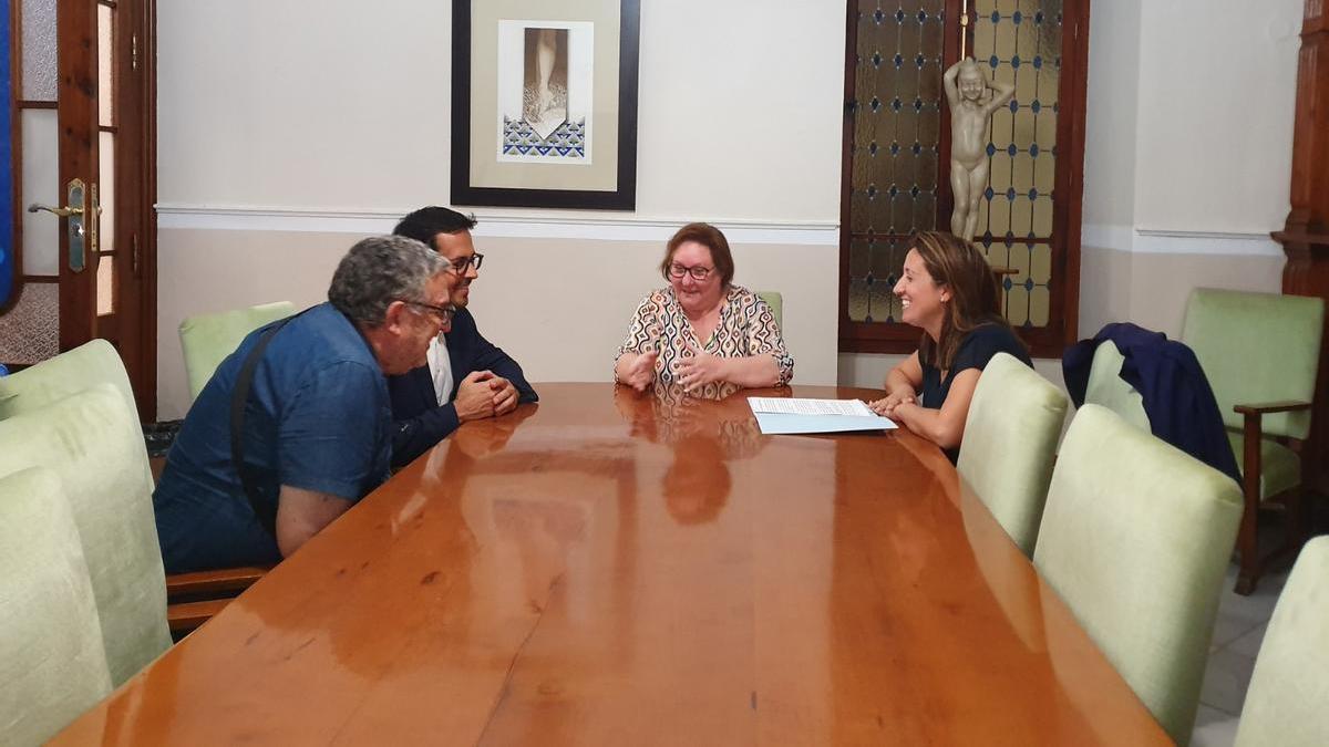 La concejala de Servicios Sociales, Manoli Egea, durante una reunión de trabajo.