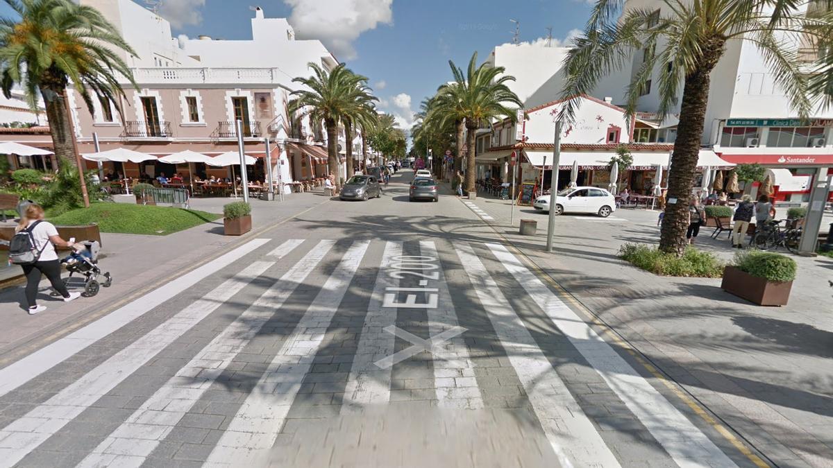 La calle Sant Jaume de Santa Eulària, con un carril para cada sentido, tiene un máximo de 30 km/h