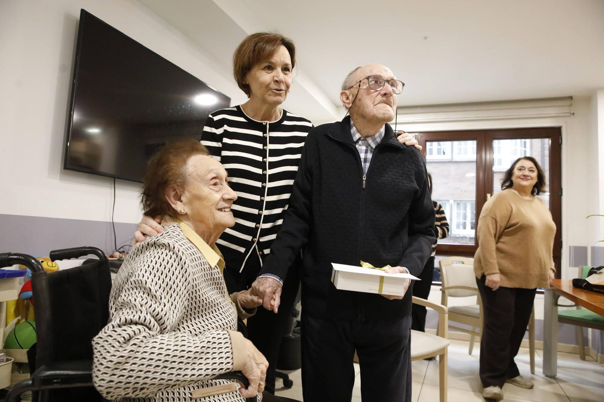 En imágenes: Visita de Carmen Moriyón a los centenarios gijoneses