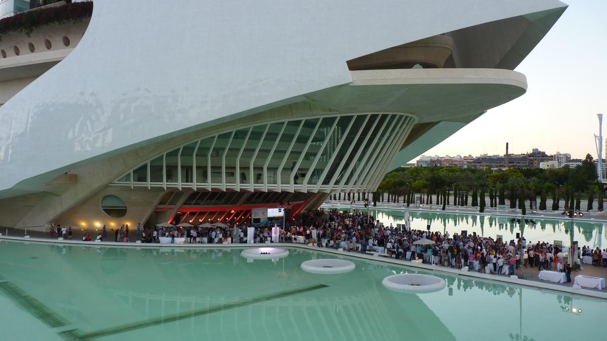 El Museo de las Ciencias Príncipe Felipe alberga la XVI edición de la Noche del Vino.