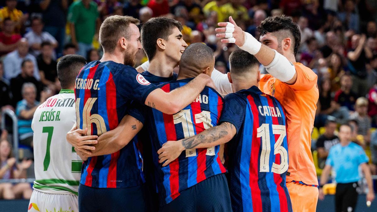 Sergio González celebra un gol con sus compañeros