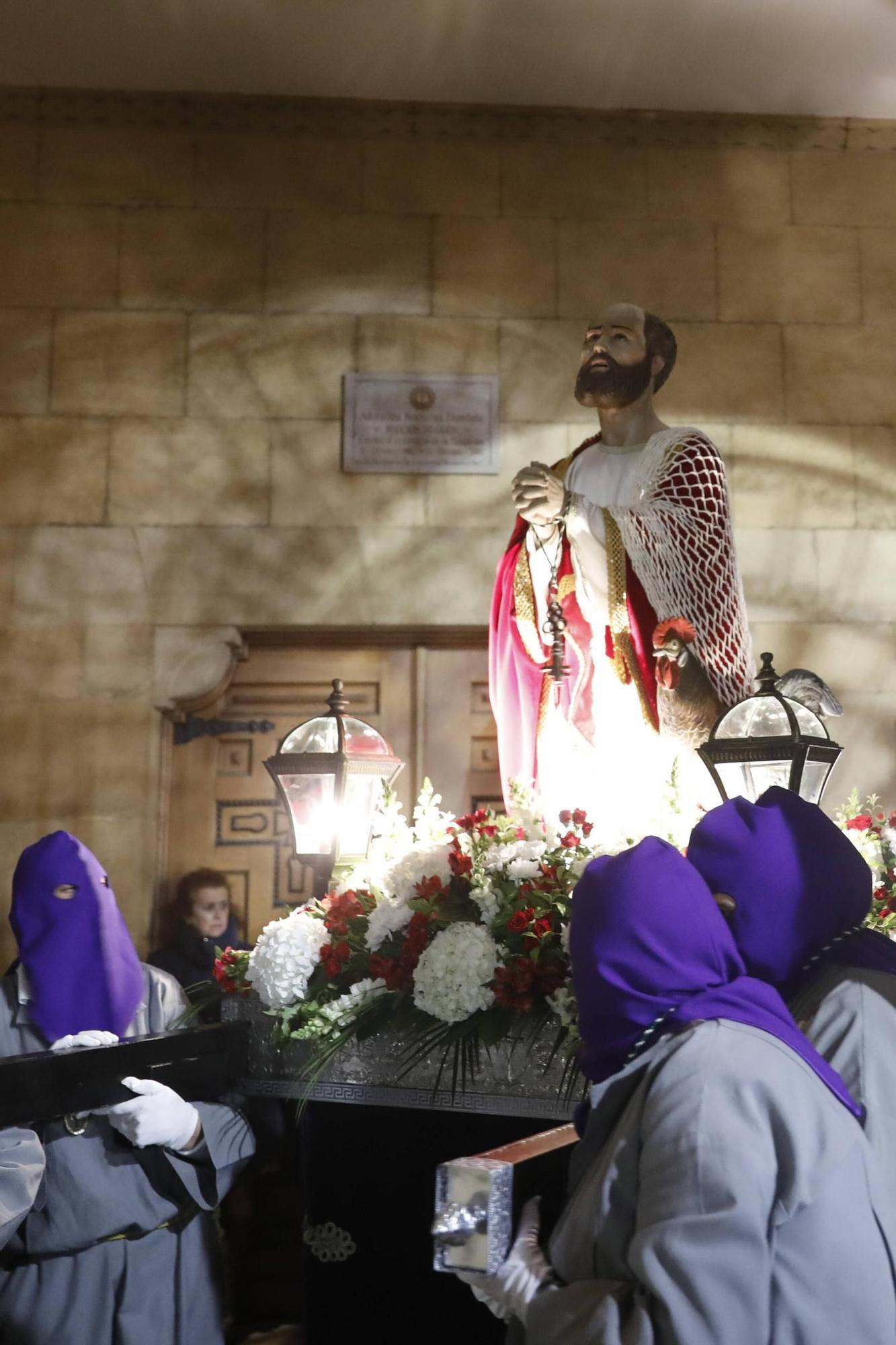 Así es la procesión del Martes Santo en Gijón (en imágenes)